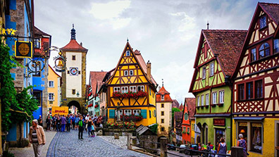 特色小鎮既要特色產業又要融合相加